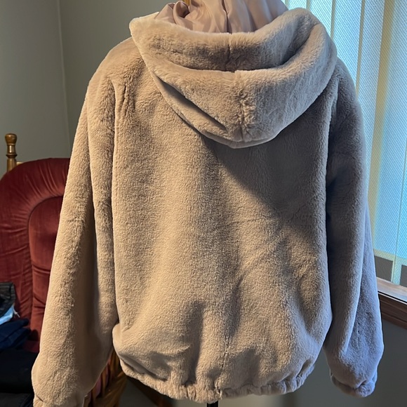 Nine West faux fur jacket - size M NWT - Picture 4 of 10